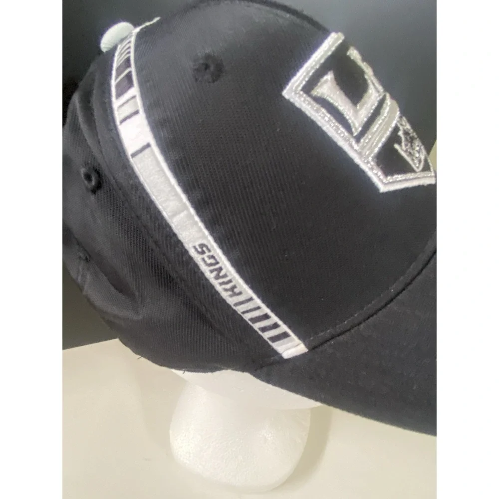 LA Kings Hat Reebok Center Ice Collection NHL Hockey Baseball Cap. Size S/M